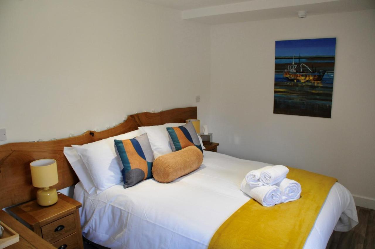 Sleep@Calon Y Fferi Hotel Ferryside Екстериор снимка